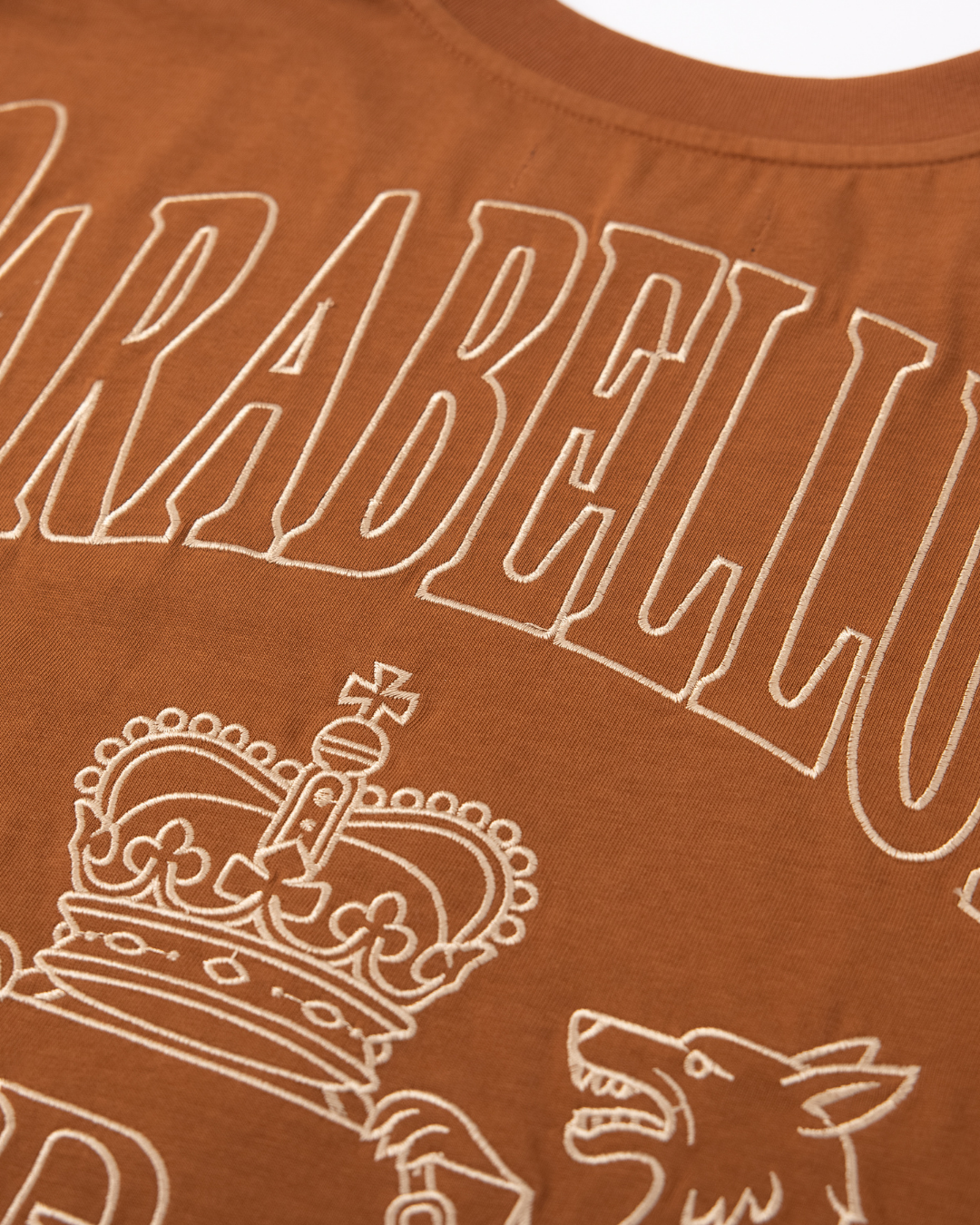 T-shirt avec grandes armoiries brodées | Ocre